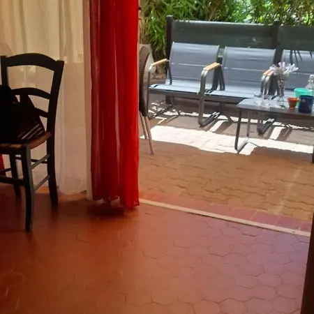 Maisonnette Pres De La Et Commerce Apartmán
