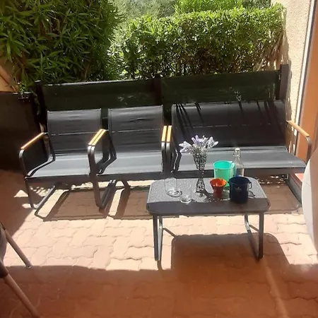 Maisonnette Pres De La Et Commerce Apartmán *