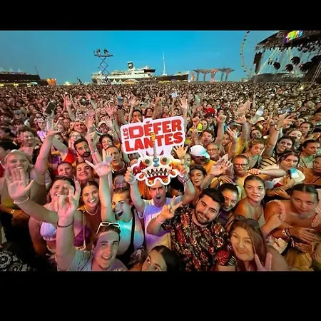 Maisonnette Pres De La Et Commerce *