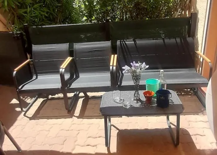 Maisonnette Pres De La Et Commerce شقة *