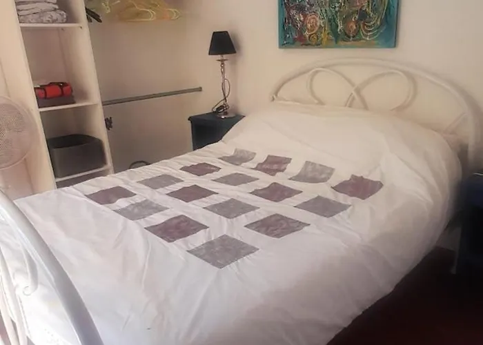 Maisonnette Pres De La Et Commerce *