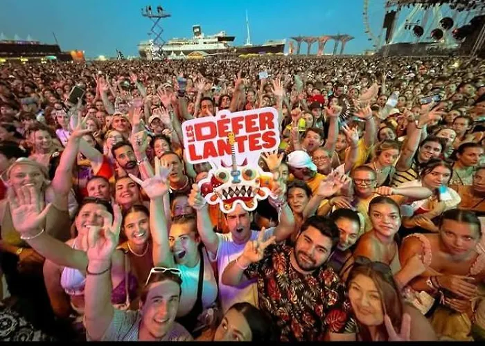 Maisonnette Pres De La Et Commerce *